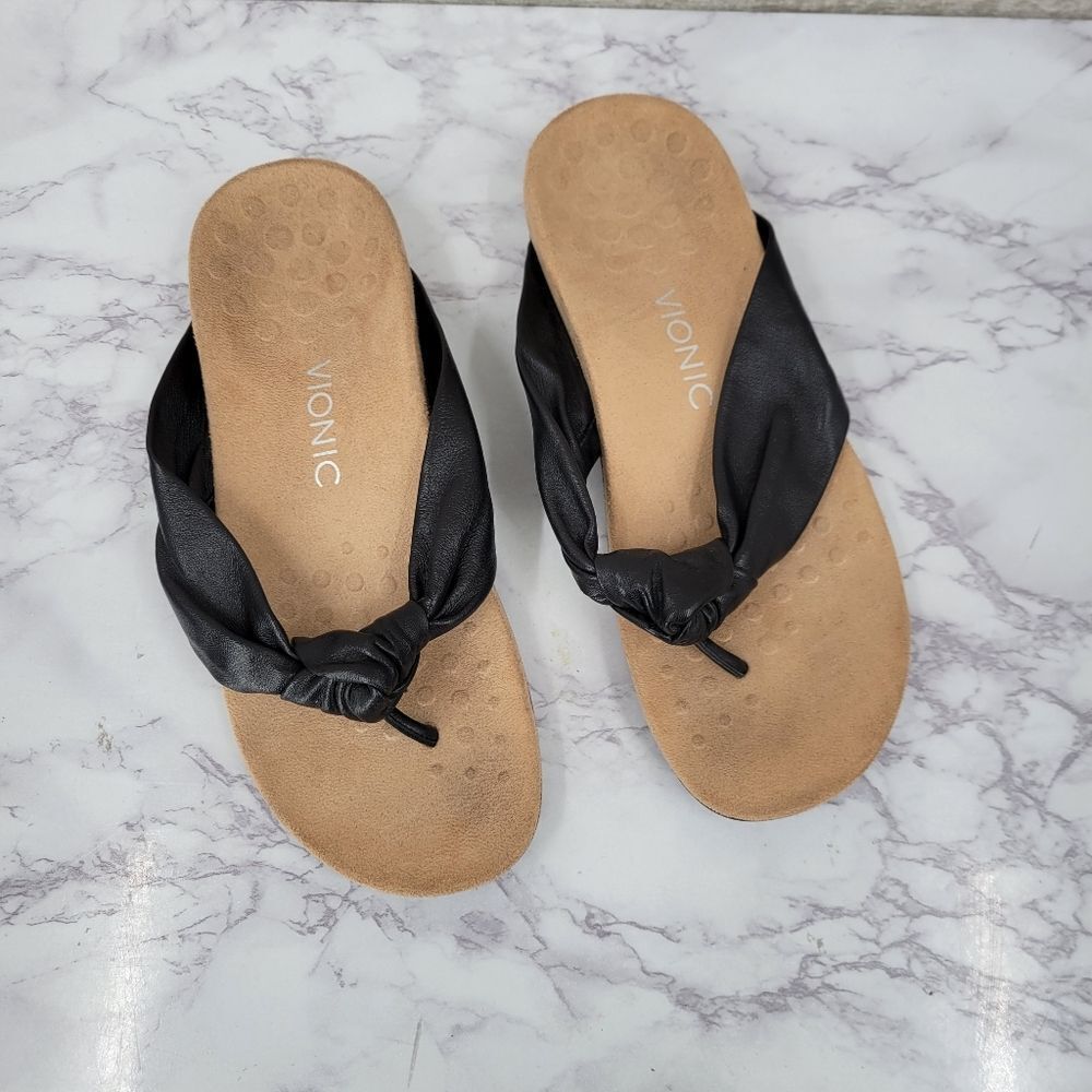 Vionic Pippa Black Leather Flip Flop Thong Black Sandals